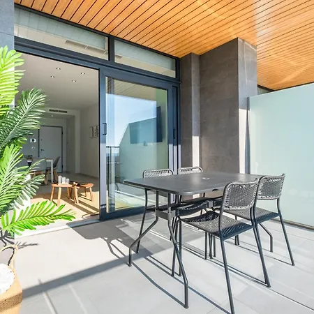 Sunset Waves Deluxe Poniente Apartment